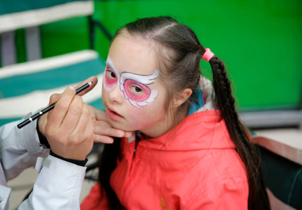 beautiful little girl with a painted face - face paint human face mask carnival imagens e fotografias de stock