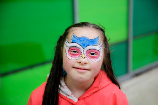 beautiful little girl with a painted face - face paint human face mask carnival imagens e fotografias de stock