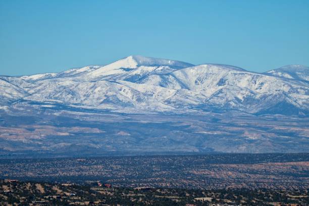 เทือกเขา jemez จากหุบเขาซานตาเฟ - jemez ภาพสต็อก ภาพถ่ายและรูปภาพปลอดค่าลิขสิทธิ์