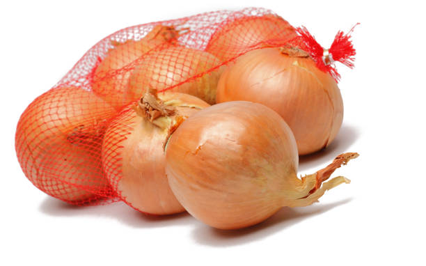 onions - onion bag netting vegetable imagens e fotografias de stock