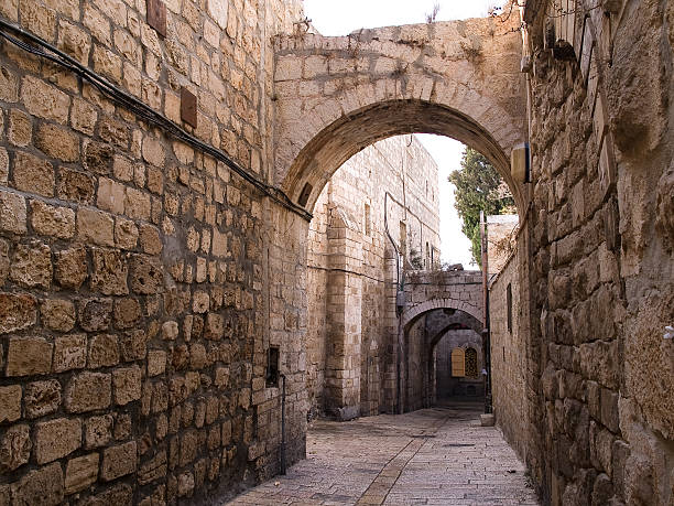 istock Israel - Jerusalem Old City Alley 120022599