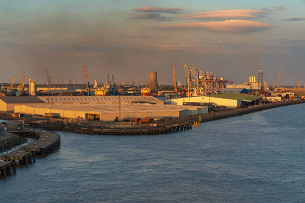 Kingston upon Hull, England Kingston upon Hull, England, UK - May 22, 2019: Evening clouds over the harbour kingston harbour stock pictures, royalty-free photos & images