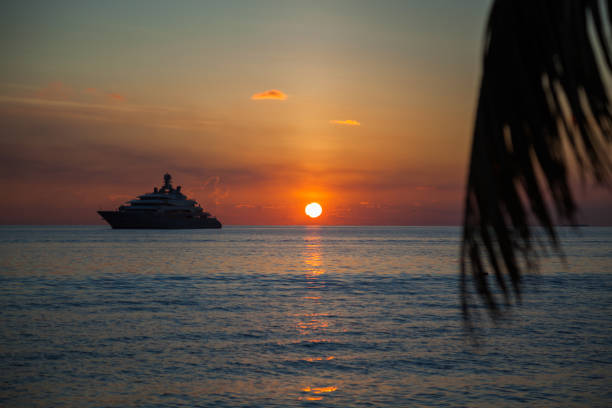 istock Silhouette of a yacht 1200321548