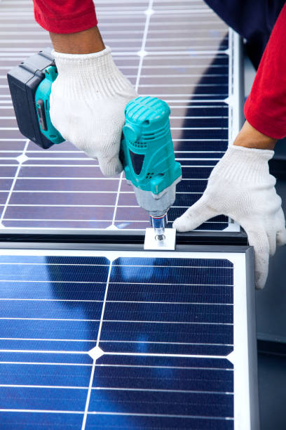 installing solar panels by screwdriver, renewable energy clean and good environment. - order repairing telephone change imagens e fotografias de stock