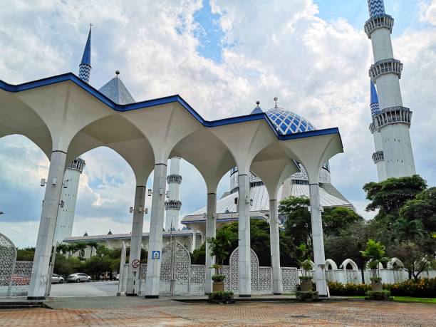 istock Blue Shah Alam mosque in Kuala Lumpur 1200336034