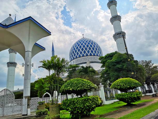 istock Blue Shah Alam mosque in Kuala Lumpur 1200336036