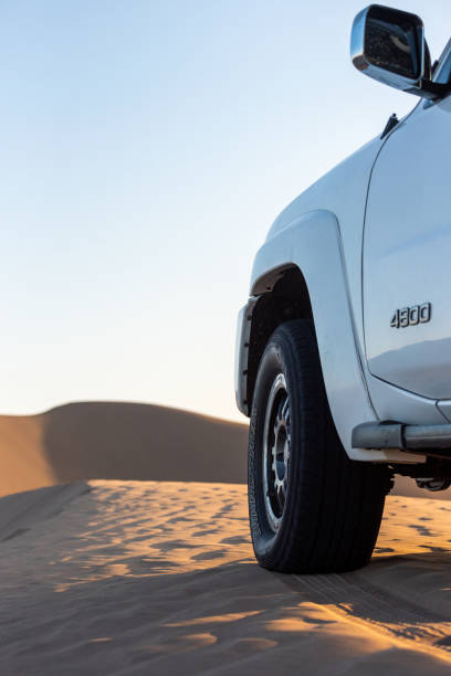 zahedan, 발루체�탄/이란-11/24/2018 닛산 순찰 슈퍼 사파리 루트 사막 - 4x4 desert sports utility vehicle dubai 뉴스 사진 이미지