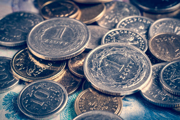 istock Two one zloty coins 1200352371