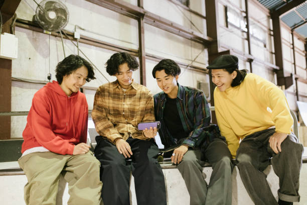 istock Skaters streaming skateboard videos from smartphone 1200356031