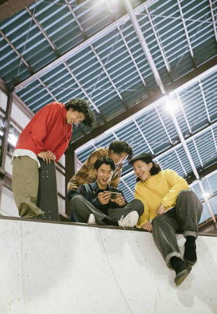 istock Young skateboarders browsing videos from the internet 1200356224