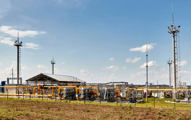 istock Gas industry. Gas production and processing plant. Pipeline, compressor and tank system 1200377623