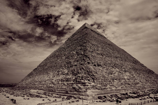 istock the eternal giza plateau 1200398382