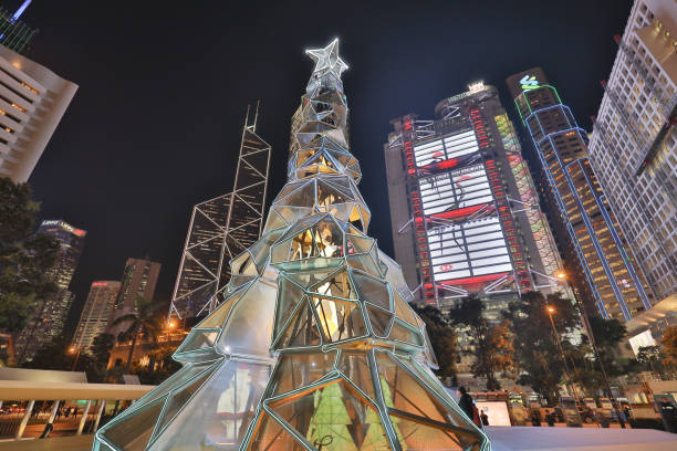 árvore de natal no distrito central de hong kong, - hong shopping night skyline - fotografias e filmes do acervo