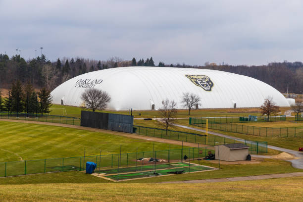 cúpula atlética de la universidad de oakland - michigan football fotografías e imágenes de stock