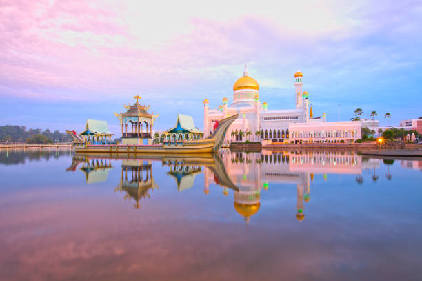 istock Brunei Omar Ali Saiffudien Mosque 1200427529