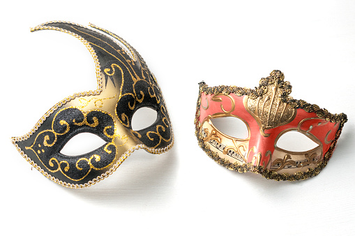 Dos máscaras venecianas de teatro o mardi gras sobre fondo blanco photo