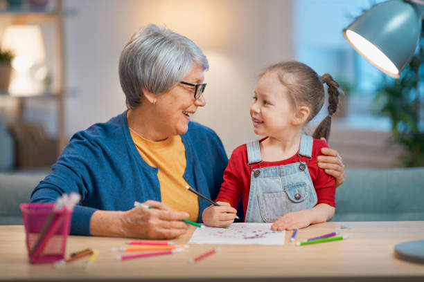 ragazza che studia con la nonna. - reading and writing classroom alphabet learning foto e immagini stock