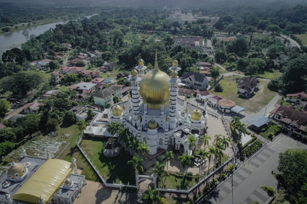 top side view of golden dome mosque , one of beautiful mosque in the world - 6726 imagens e fotografias de stock