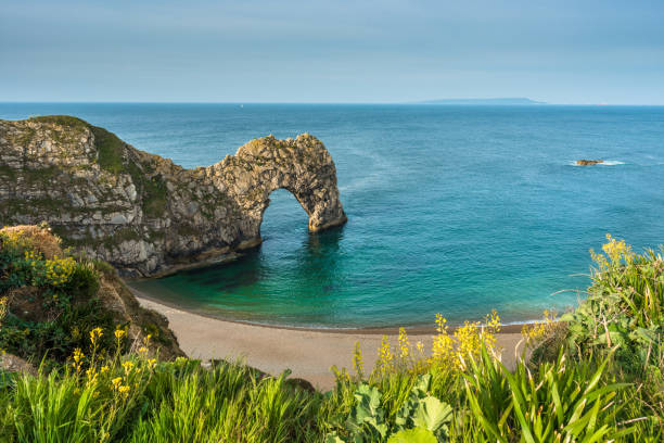 дверь дурдла на юрском побережье - durdle door стоковые фото и изображения