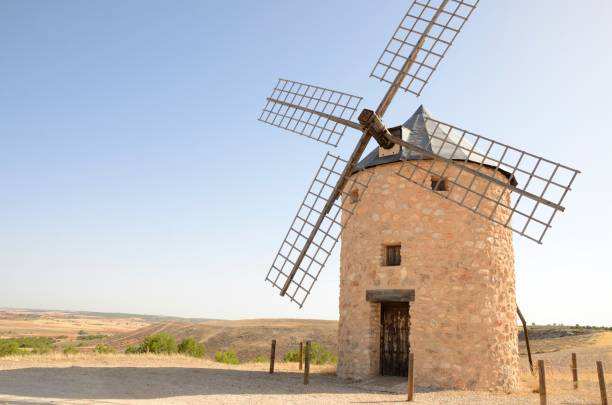 スペインの村の風車 - クエンカ県 写真 ストックフォトと画像
