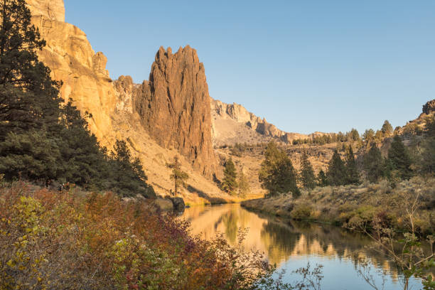 istock Crooked River as it passes Smith Rock State Park 1200569118