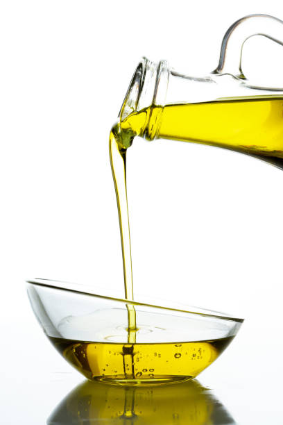 fresh  olive oil - olive oil pouring antioxidant liquid imagens e fotografias de stock