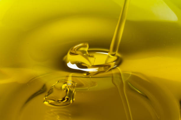 fresh and delicious olive oil, natural olive oil on white background - olive oil pouring antioxidant liquid imagens e fotografias de stock