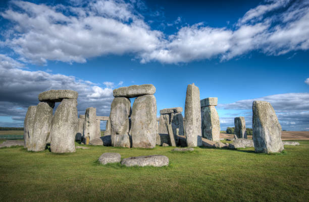 stonehenge e il cielo - stonehenge ancient civilization religion archaeology foto e immagini stock