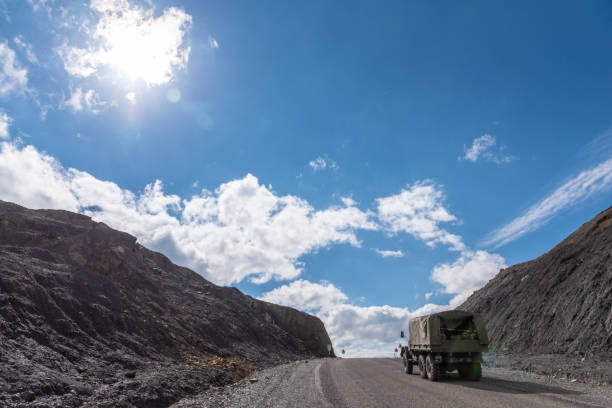 armeńscy żołnierze w górskim karabachu - caucasus mountains zdjęcia i obrazy z banku zdjęć