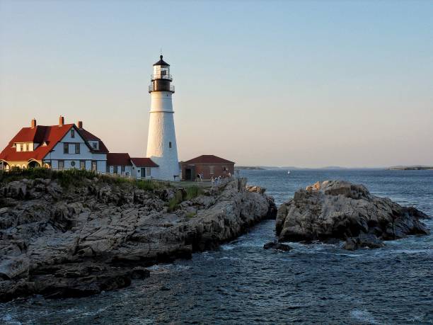 leuchtturm von new england - maine flag nubble lighthouse new england stock-fotos und bilder