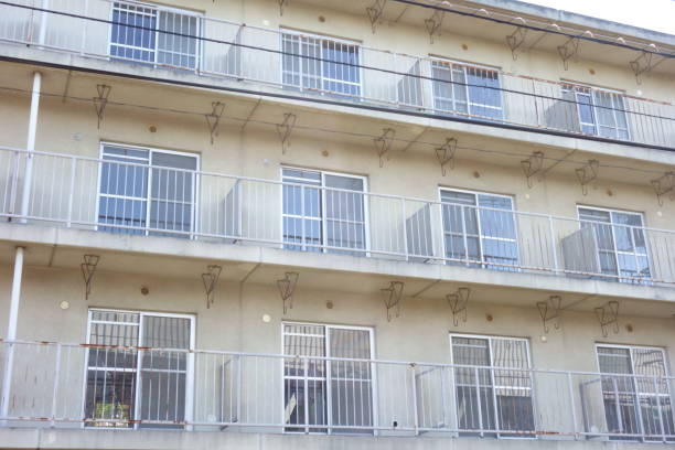 istock Retro and quiet apartment house 1200619546