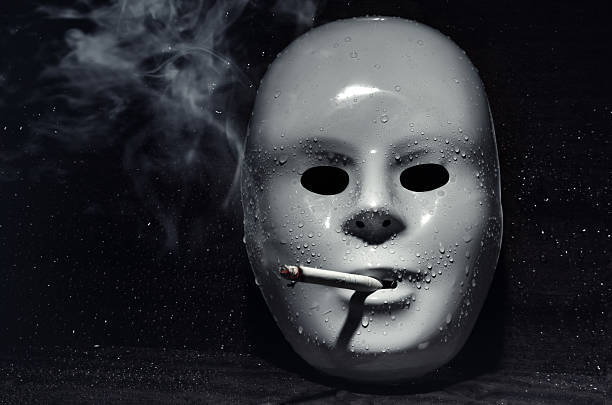 опасность для некурящих - cigarette addiction shock smoking стоковые фото и изображения