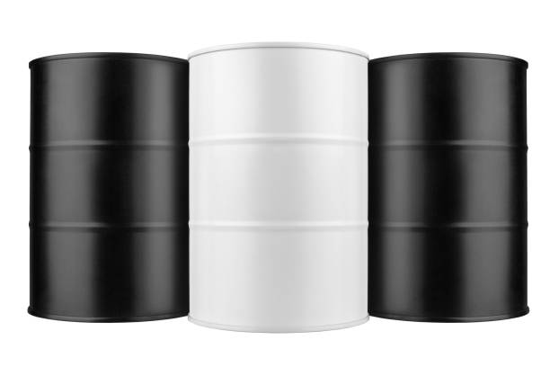 3つの黒と白の丸い金属バレルは、クローズアップ、オイルドラム、スチール樽、スズキャニスター、アルミニウム樽、ガソリン貯蔵包装、燃料容器、ガソリンタンク、石油生産業界の概念を - storage tank oil industry merchandise storage compartment ストックフォトと画像