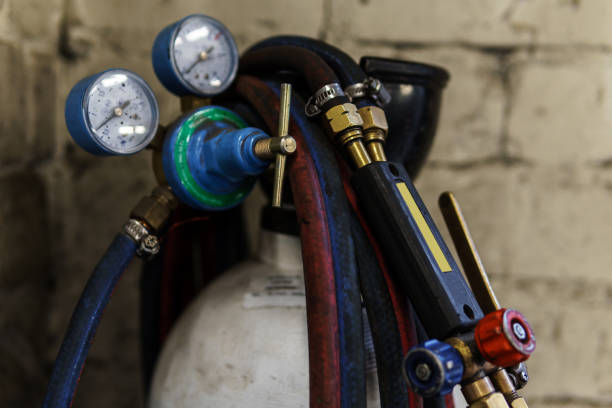 istock Oxy-fuel welding and cutting station 1200668499