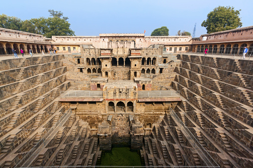 ジャイプールラージャスターンインディアのアブネリバオリステップウェルの階段の建築 アバネリのストックフォトや画像を多数ご用意 アバネリ