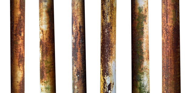 conjunto de tubos metálicos con óxido aislado sobre fondo blanco - rusty pipe iron metal fotografías e imágenes de stock