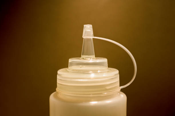 Kitchen bottle for decorating dishes with sauces and liquids