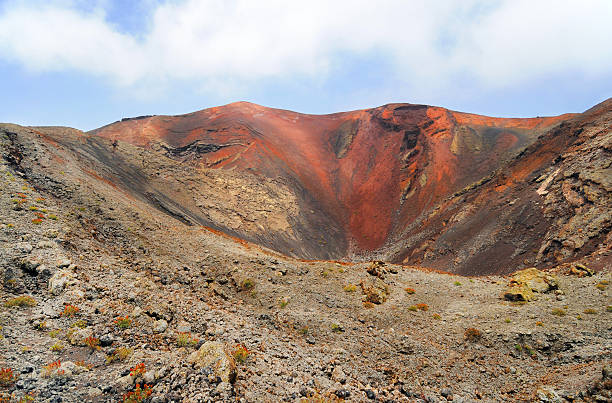 montañas de fuego, de timanfaya en isla de lanzarote - parque nacional de timanfaya fotografías e imágenes de stock