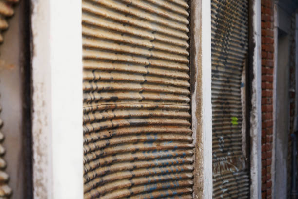 closing of a room with a metal shutter in bad condition
