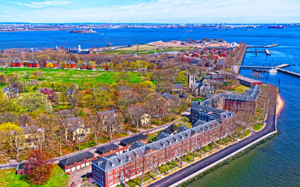 istock Governors Island in Upper New York Bay reflex 1200804824