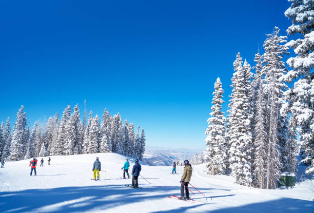 スキーリゾートコロラドアメリカ - colorado skiing usa color image ストックフォトと画像