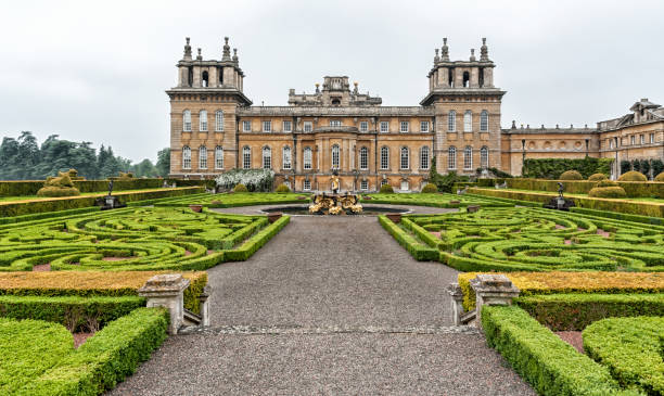 윈스턴 처칠의 발상지이자 말보로 공작의 거주지인 블레넘 궁전은 유네스코 세계 문화 유산으로 지정된 영국 우드스톡에 위치해 있습니다. - duke gardens 뉴스 사진 이미지