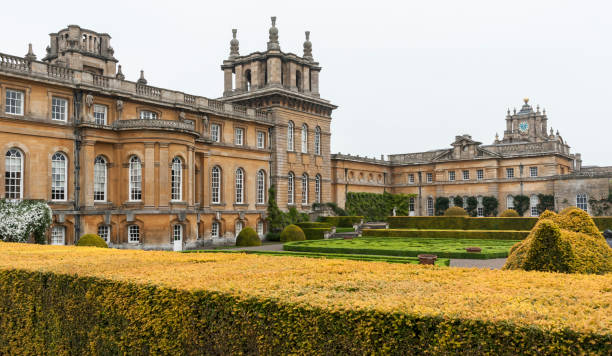 윈스턴 처칠의 발상지이자 말보로 공작의 거주지인 블레넘 궁전은 유네스코 세계 문화 유산으로 지정된 영국 우드스톡에 위치해 있습니다. - duke gardens 뉴스 사진 이미지