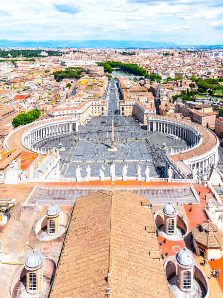 サンピエトロ広場とローマのパノラマの街並み。サンピエトロ大聖堂のドームからの眺め - rome italy vatican st peters basilica ストックフォトと画像