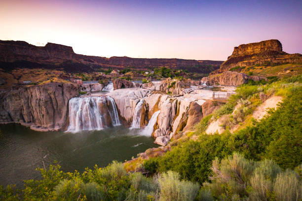 ショショーン滝と劇的な渓谷の景色のパノラマ、 ツインフォールズ、アイダホ州、アメリカ合衆国 - snake river canyon ストックフォトと画像