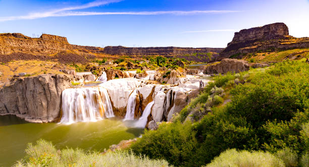 ショショーン滝と劇的な渓谷の景色のパノラマ、 ツインフォールズ、アイダホ州、アメリカ合衆国 - snake river canyon ストックフォトと画像