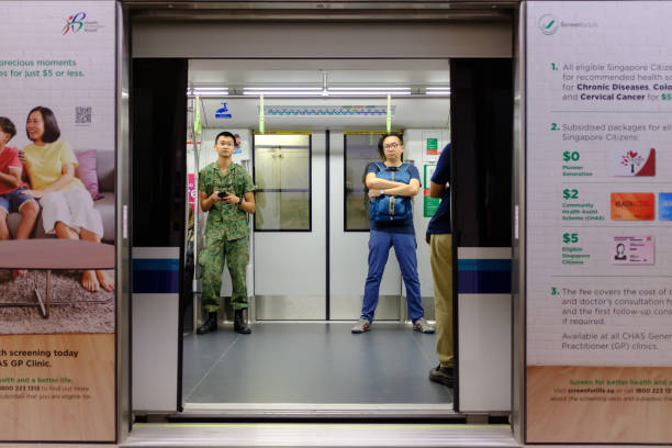 people in Singapore subway mrt,train door is opened Singapore-07 DEC 2017:people in Singapore subway mrt,train door is opening singapore mrt stock pictures, royalty-free photos & images