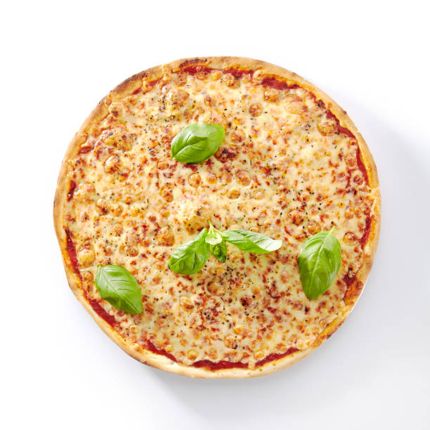 tradycyjna włoska pizza margarita z pomidorami i mozzarellą - foods and drinks isolated on white basil cooked zdjęcia i obrazy z banku zdjęć