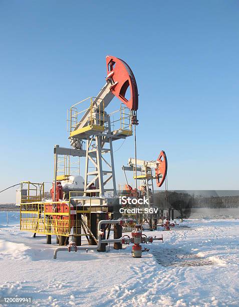 Olio Pompa Jack - Fotografie stock e altre immagini di Giacimento petrolifero - Giacimento petrolifero, Siberia, Affari