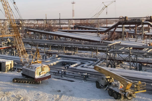 oil refinery construction of an oil industrial facility - petrolium tanker imagens e fotografias de stock